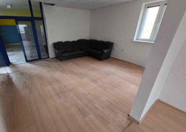 Exkluzívna ponuka! Ponúkam na prenájom obchodný priestor vhodný na podnikanie a prevádzku v centre mesta Poprad, ul. J. Curieho