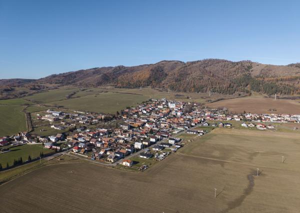 Starší rodinný dom na predaj – tichá lokalita Kravany, blízko Popradu !