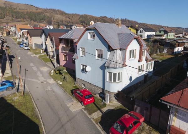 Starší rodinný dom na predaj – tichá lokalita Kravany, blízko Popradu !
