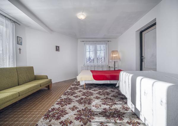 Starší rodinný dom na predaj – tichá lokalita Kravany, blízko Popradu !