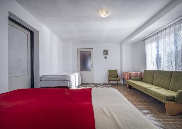 Starší rodinný dom na predaj – tichá lokalita Kravany, blízko Popradu !