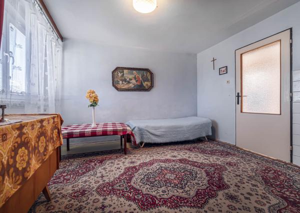 Starší rodinný dom na predaj – tichá lokalita Kravany, blízko Popradu !