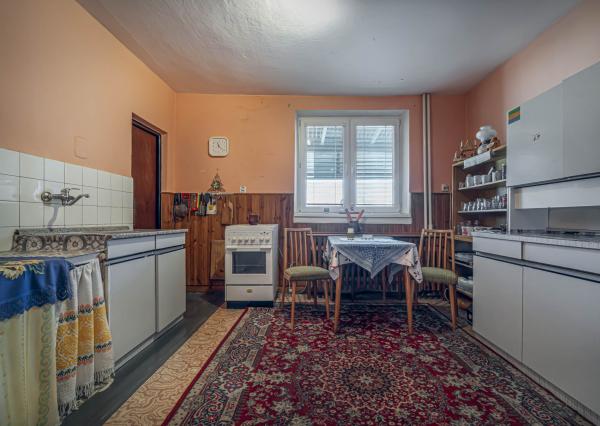 Starší rodinný dom na predaj – tichá lokalita Kravany, blízko Popradu !