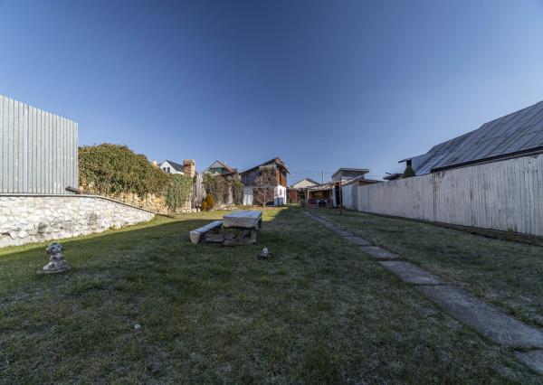 Starší rodinný dom na predaj – tichá lokalita Kravany, blízko Popradu !