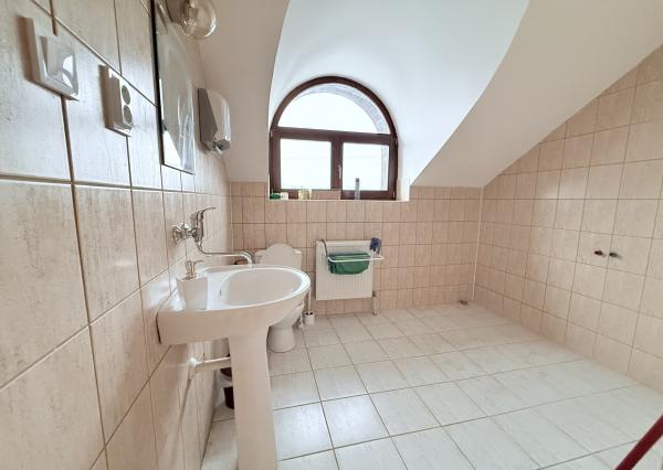 Na prenájom: reprezentatívne komerčné priestory v Čemernom – frekventovaná časť mesta Vranov nad Topľou