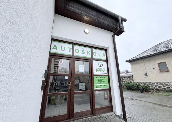 Na prenájom: reprezentatívne komerčné priestory v Čemernom – frekventovaná časť mesta Vranov nad Topľou