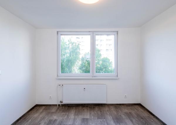 Exkluzívne Vám ponúkame na prenájom  nezariadený 2 izbový byt v Humennom