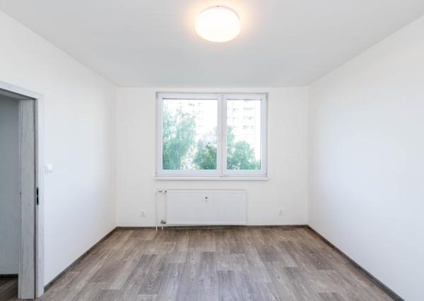 Exkluzívne Vám ponúkame na prenájom  nezariadený 2 izbový byt v Humennom