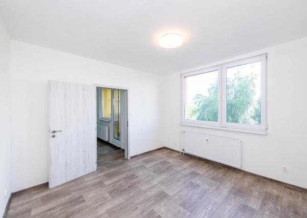 Exkluzívne Vám ponúkame na prenájom  nezariadený 2 izbový byt v Humennom