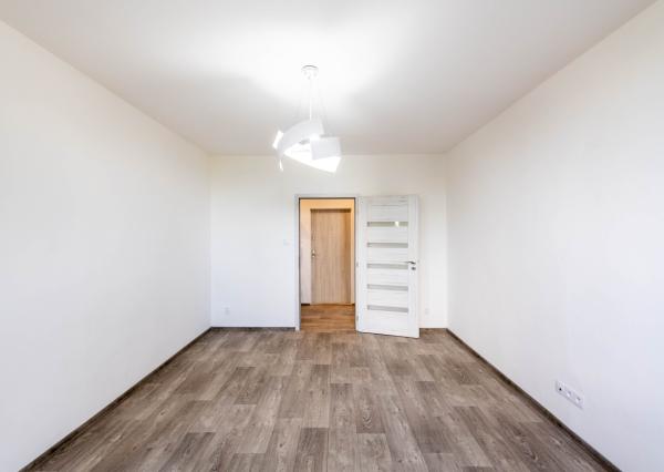 Exkluzívne Vám ponúkame na prenájom  nezariadený 2 izbový byt v Humennom