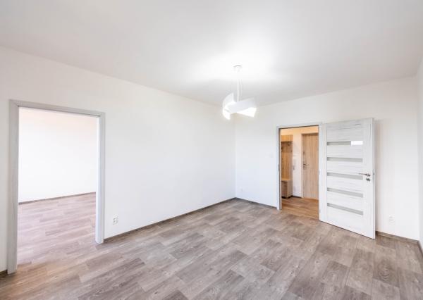 Exkluzívne Vám ponúkame na prenájom  nezariadený 2 izbový byt v Humennom