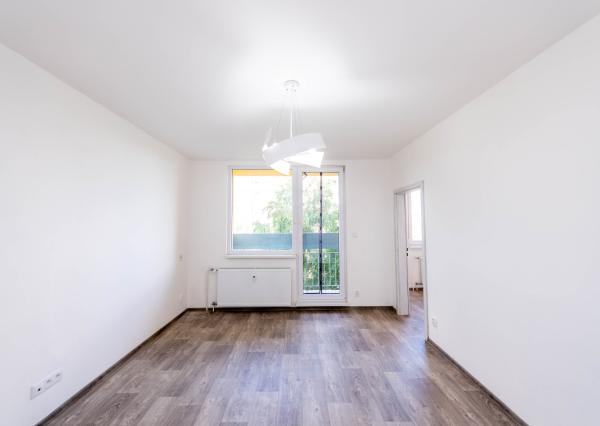 Exkluzívne Vám ponúkame na prenájom  nezariadený 2 izbový byt v Humennom