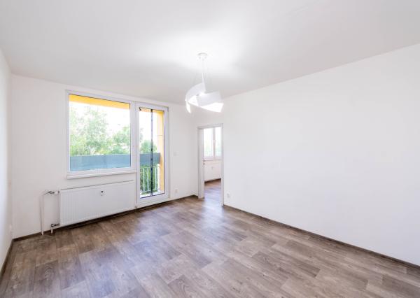 Exkluzívne Vám ponúkame na prenájom  nezariadený 2 izbový byt v Humennom