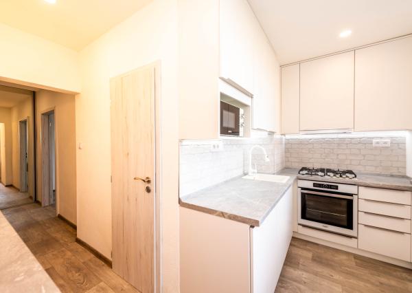 Exkluzívne Vám ponúkame na prenájom  nezariadený 2 izbový byt v Humennom