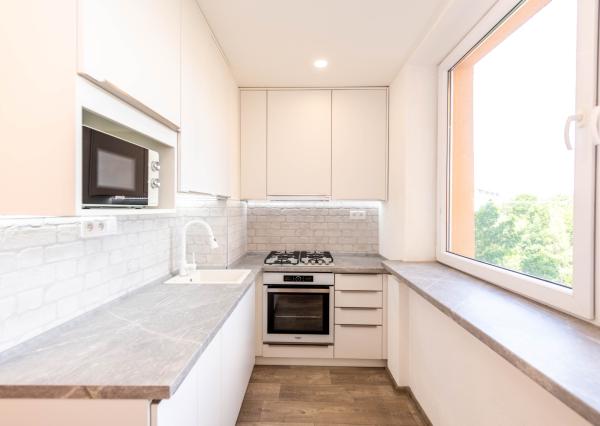 Exkluzívne Vám ponúkame na prenájom  nezariadený 2 izbový byt v Humennom