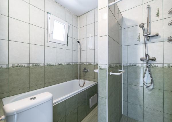 EXKLUZÍVNE vám ponúkame na predaj útulný 4 izbový rodinný dom s príslušenstvom a so slnečným pozemkom v obci Kapoňa (okr.Trebišov)