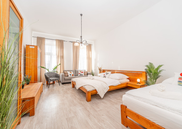 Staromestský 3-izbový byt s vysokými stropmi a parkovaním – centrum Košíc