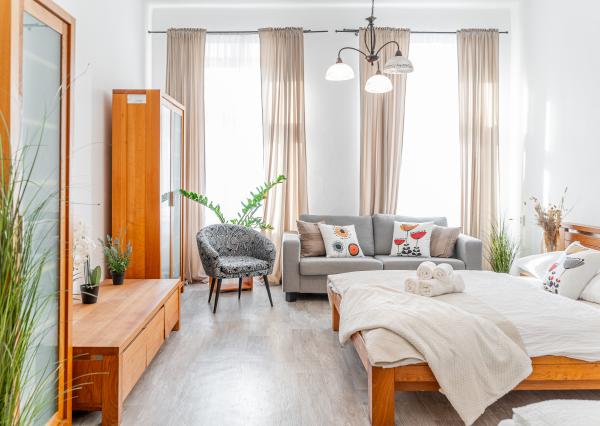 Staromestský 3-izbový byt s vysokými stropmi a parkovaním – centrum Košíc