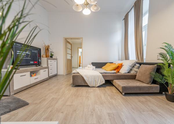 Staromestský 3-izbový byt s vysokými stropmi a parkovaním – centrum Košíc