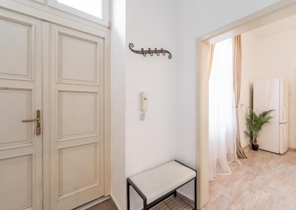 Staromestský 3-izbový byt s vysokými stropmi a parkovaním – centrum Košíc