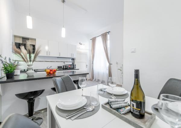 Staromestský 3-izbový byt s vysokými stropmi a parkovaním – centrum Košíc