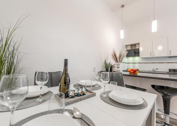 Staromestský 3-izbový byt s vysokými stropmi a parkovaním – centrum Košíc