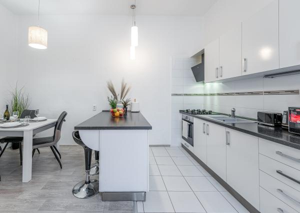 Staromestský 3-izbový byt s vysokými stropmi a parkovaním – centrum Košíc