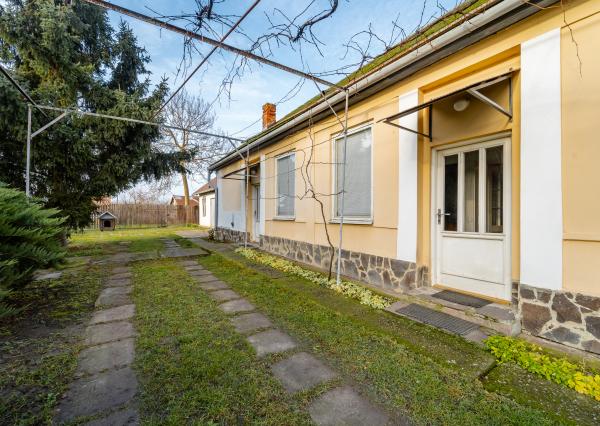 NA PREDAJ: Vidiecky rodinný dom s veľkorysým 50-árovým pozemkom – obec Čierna (okr. Trebišov)