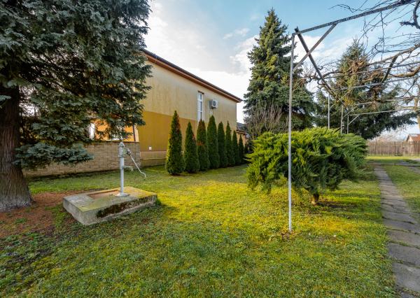 NA PREDAJ: Vidiecky rodinný dom s veľkorysým 50-árovým pozemkom – obec Čierna (okr. Trebišov)