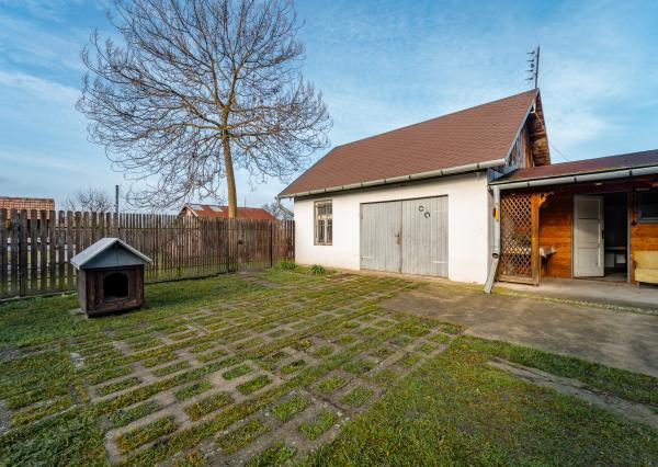 NA PREDAJ: Vidiecky rodinný dom s veľkorysým 50-árovým pozemkom – obec Čierna (okr. Trebišov)