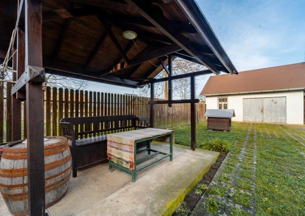 NA PREDAJ: Vidiecky rodinný dom s veľkorysým 50-árovým pozemkom – obec Čierna (okr. Trebišov)