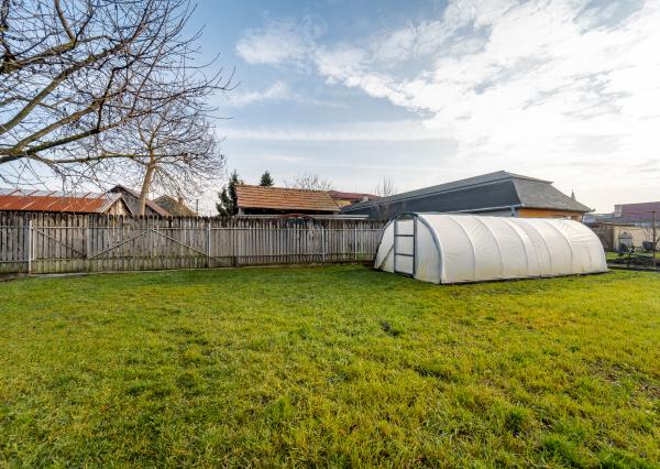 NA PREDAJ: Vidiecky rodinný dom s veľkorysým 50-árovým pozemkom – obec Čierna (okr. Trebišov)