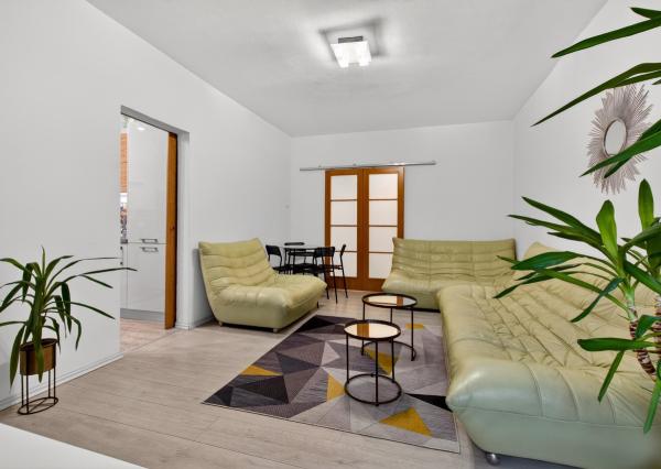 REZERVOVANÉ - Na predaj kompletne zrekonštruovaný 4-izbový byt, 93,30 m2, Lipského ulica, Bratislava-Dúbravka