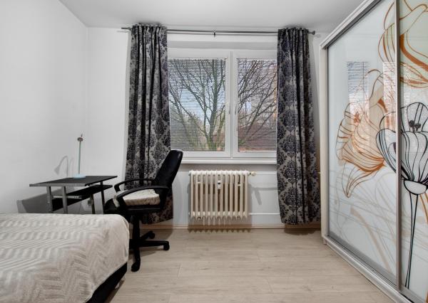 REZERVOVANÉ - Na predaj kompletne zrekonštruovaný 4-izbový byt, 93,30 m2, Lipského ulica, Bratislava-Dúbravka