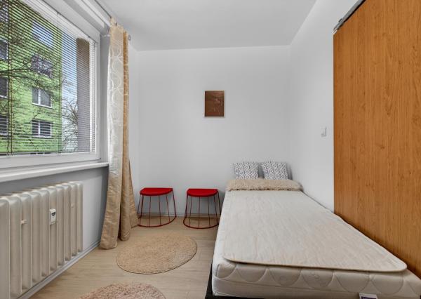 REZERVOVANÉ - Na predaj kompletne zrekonštruovaný 4-izbový byt, 93,30 m2, Lipského ulica, Bratislava-Dúbravka