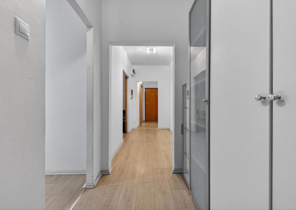 REZERVOVANÉ - Na predaj kompletne zrekonštruovaný 4-izbový byt, 93,30 m2, Lipského ulica, Bratislava-Dúbravka