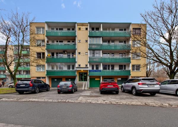 REZERVOVANÉ - Na predaj kompletne zrekonštruovaný 4-izbový byt, 93,30 m2, Lipského ulica, Bratislava-Dúbravka