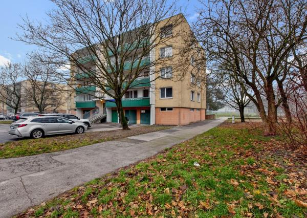 REZERVOVANÉ - Na predaj kompletne zrekonštruovaný 4-izbový byt, 93,30 m2, Lipského ulica, Bratislava-Dúbravka