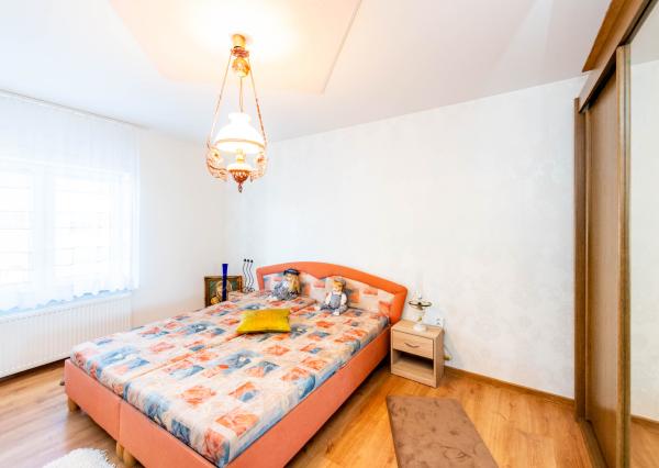 Exkluzívne na predaj rodinný dom s veľkým pozemkom – Sečovce, ul. Mostová