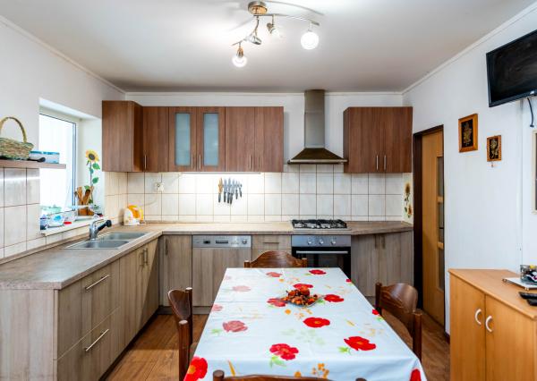 Exkluzívne na predaj rodinný dom s veľkým pozemkom – Sečovce, ul. Mostová