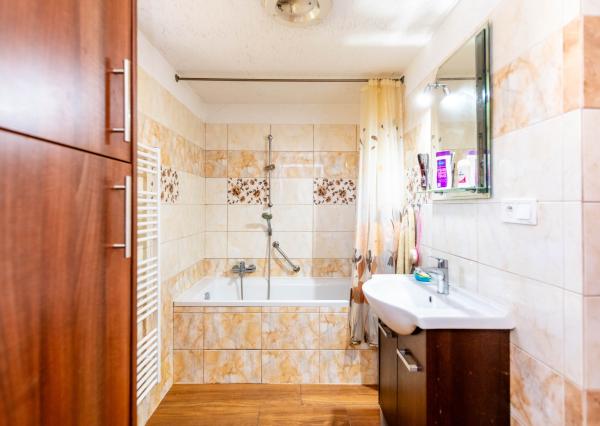 Exkluzívne na predaj rodinný dom s veľkým pozemkom – Sečovce, ul. Mostová