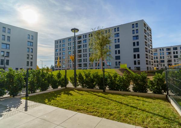 NA PREDAJ NOVOSTAVBA 2-izbový byt 62,38m2 s predzáhradkou, pivnicou a park. státím v projekte Prúdy, ul. Včelárska Trnava