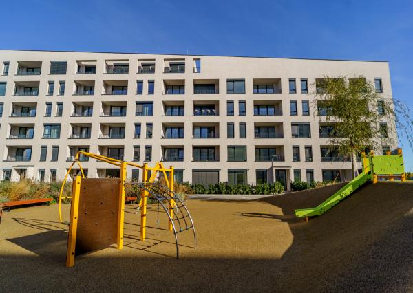 NA PREDAJ NOVOSTAVBA 2-izbový byt 62,38m2 s predzáhradkou, pivnicou a park. státím v projekte Prúdy, ul. Včelárska Trnava