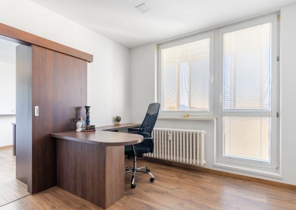 EXKLUZÍVNE: TROJIZBOVÝ VEĽKOMETRÁŽNY BYT V SKALICI