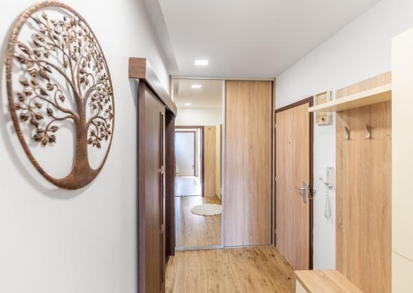 EXKLUZÍVNE: TROJIZBOVÝ VEĽKOMETRÁŽNY BYT V SKALICI