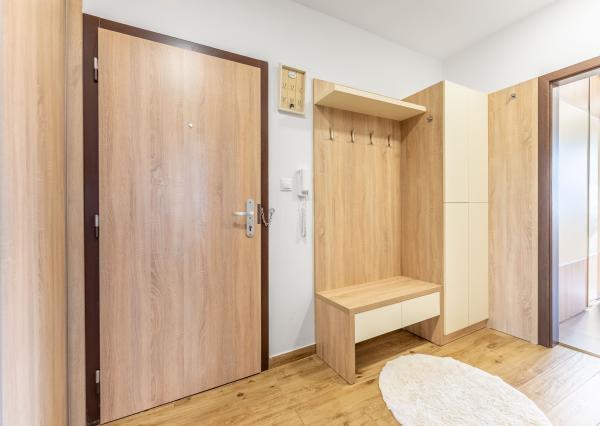 EXKLUZÍVNE: TROJIZBOVÝ VEĽKOMETRÁŽNY BYT V SKALICI