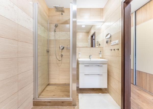 EXKLUZÍVNE: TROJIZBOVÝ VEĽKOMETRÁŽNY BYT V SKALICI