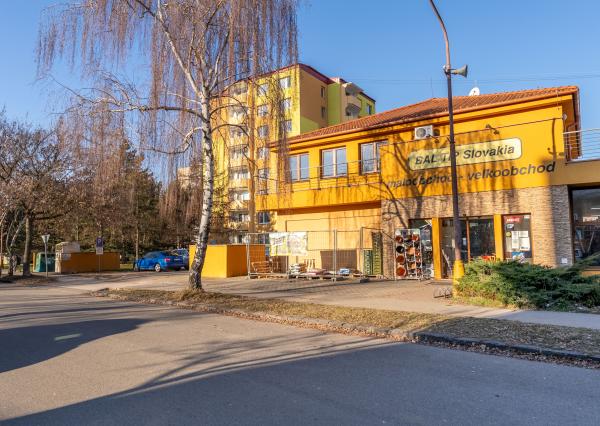 EXKLUZÍVNE: TROJIZBOVÝ VEĽKOMETRÁŽNY BYT V SKALICI