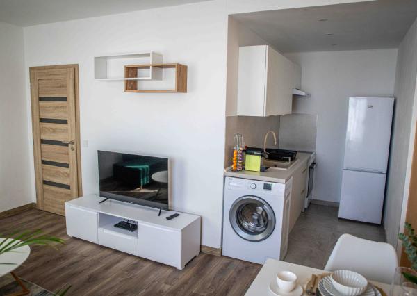 Exkluzívne Vám ponúkame na prenájom  zariadený 1,5 izbový byt v Humennom