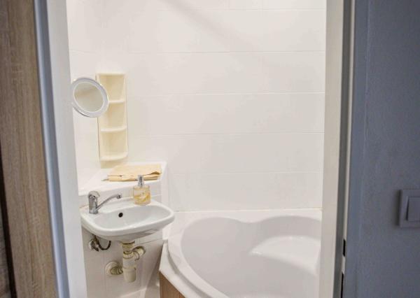 Exkluzívne Vám ponúkame na prenájom  zariadený 1,5 izbový byt v Humennom